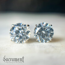 Load image into Gallery viewer, Tiffany Prong set CZ - in 2mm - 6mm  set in 18kt yellow, white  or rose gold