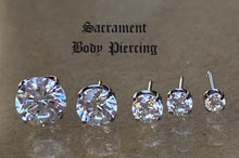 Load image into Gallery viewer, Titanium Prong set CZ threadless gem - Universal style for 18g, 16g , 14g