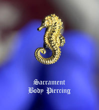 Load image into Gallery viewer, Seahorse ends - 7mm - 18k