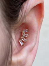 Load image into Gallery viewer, Tapered baguette crown jewel end - treadless