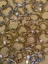 Load image into Gallery viewer, Fixed bezel set CZ seam ring - vertical orientation